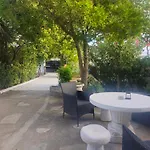Couette-café Av De Bordeaux