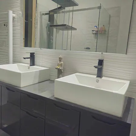 לינה וארוחת בוקר Av De Bordeaux *