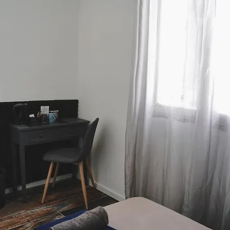 Av De Bordeaux לינה וארוחת בוקר