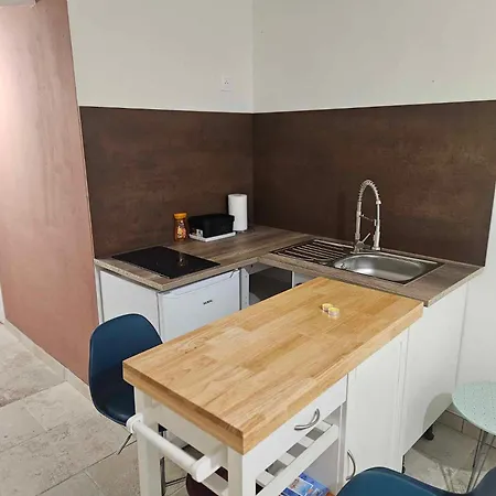 לינה וארוחת בוקר Av De Bordeaux *