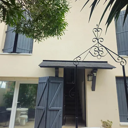 Av De Bordeaux לינה וארוחת בוקר נרבון