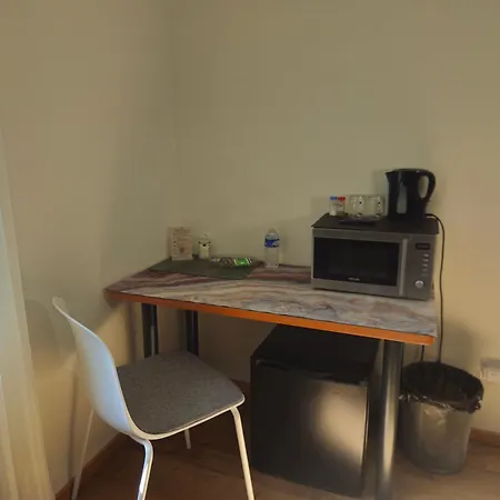 לינה וארוחת בוקר Av De Bordeaux נרבון