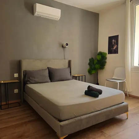 Av De Bordeaux לינה וארוחת בוקר