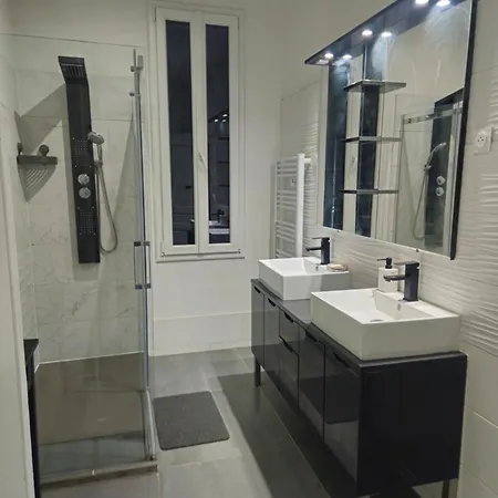 Av De Bordeaux לינה וארוחת בוקר *