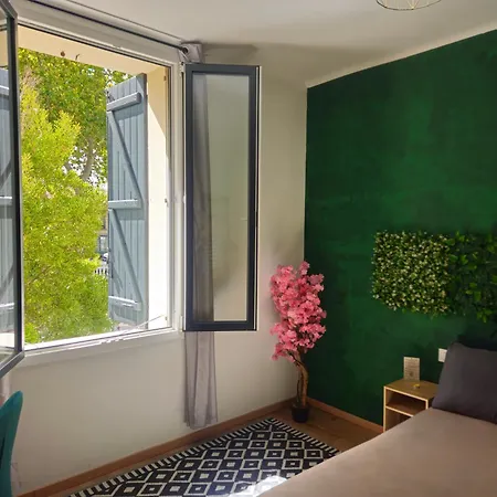 Av De Bordeaux לינה וארוחת בוקר *